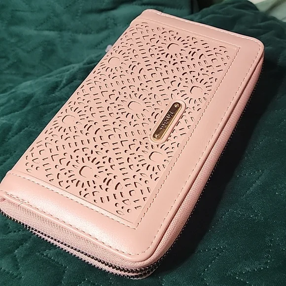 Mudd Mudd...purse👛 very elegant hands with double cream color zipper... - Picture 9 of 12